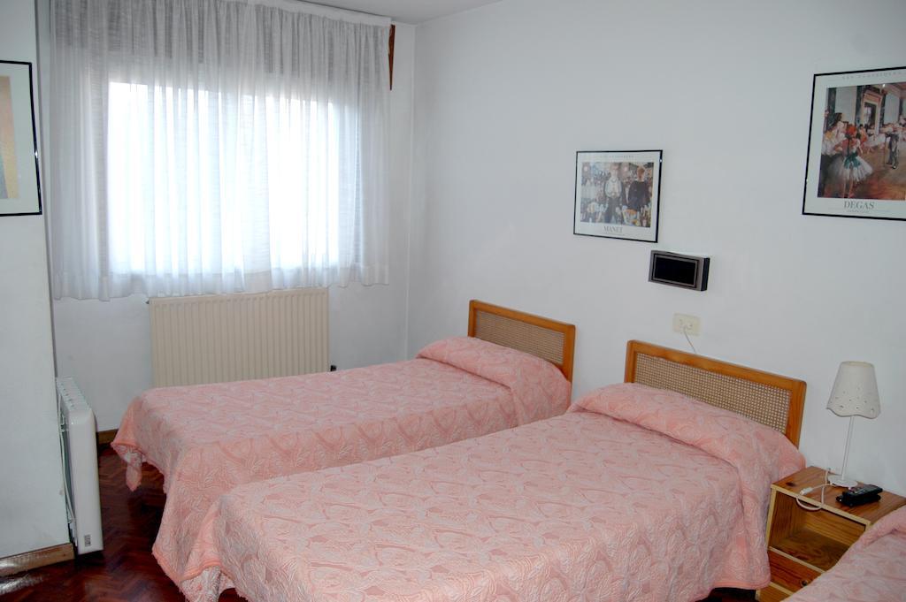 Hostal Charo II Saint-Jacques-de-Compostelle Chambre photo